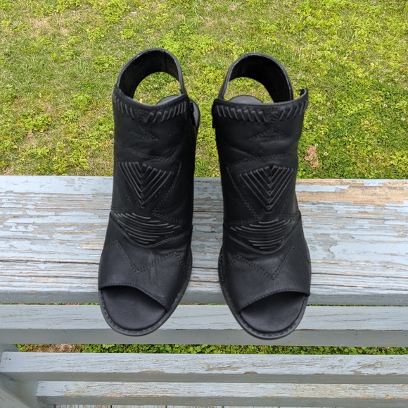 ✨❌SOLD❌✨Faux Leather Open Toe Booties - Picture 3 of 8